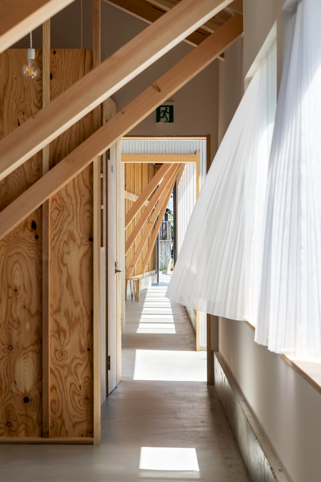 BIM建筑|4x59米三角地，YOKONAGAYA 美容院 / Office for Environment Architecture