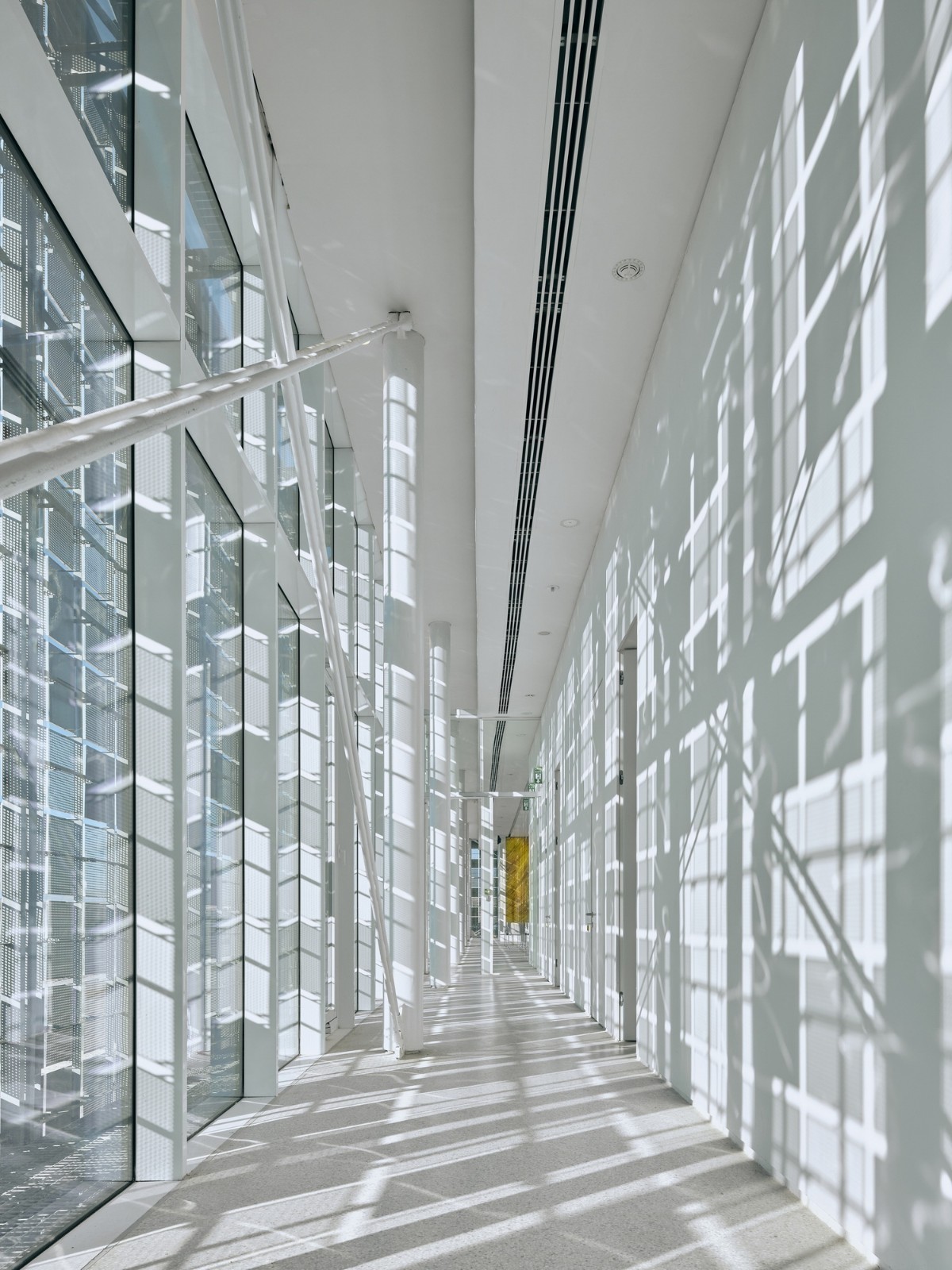 BIM建筑|沙漠中闪烁，欧洲最大太阳能发电厂 / Bilgin Architects