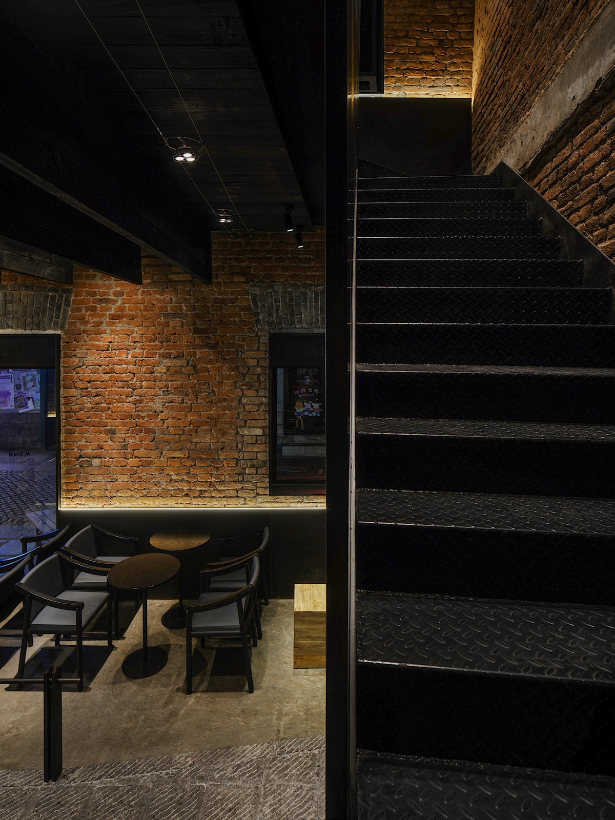 BIM建筑|「百年对谈」M stand-青岛银鱼巷旗舰店 / 平衡空间设计