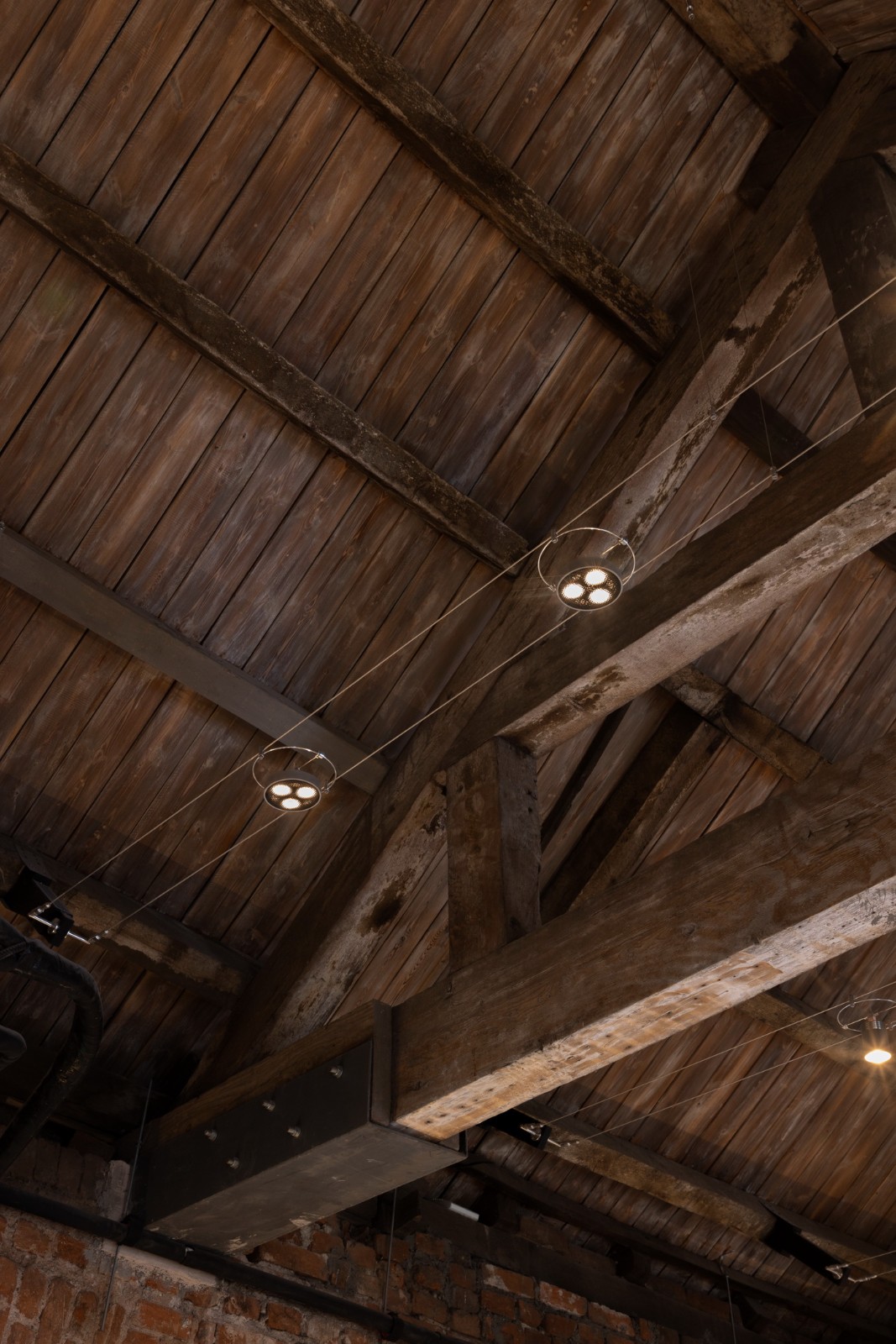 BIM建筑|「百年对谈」M stand-青岛银鱼巷旗舰店 / 平衡空间设计