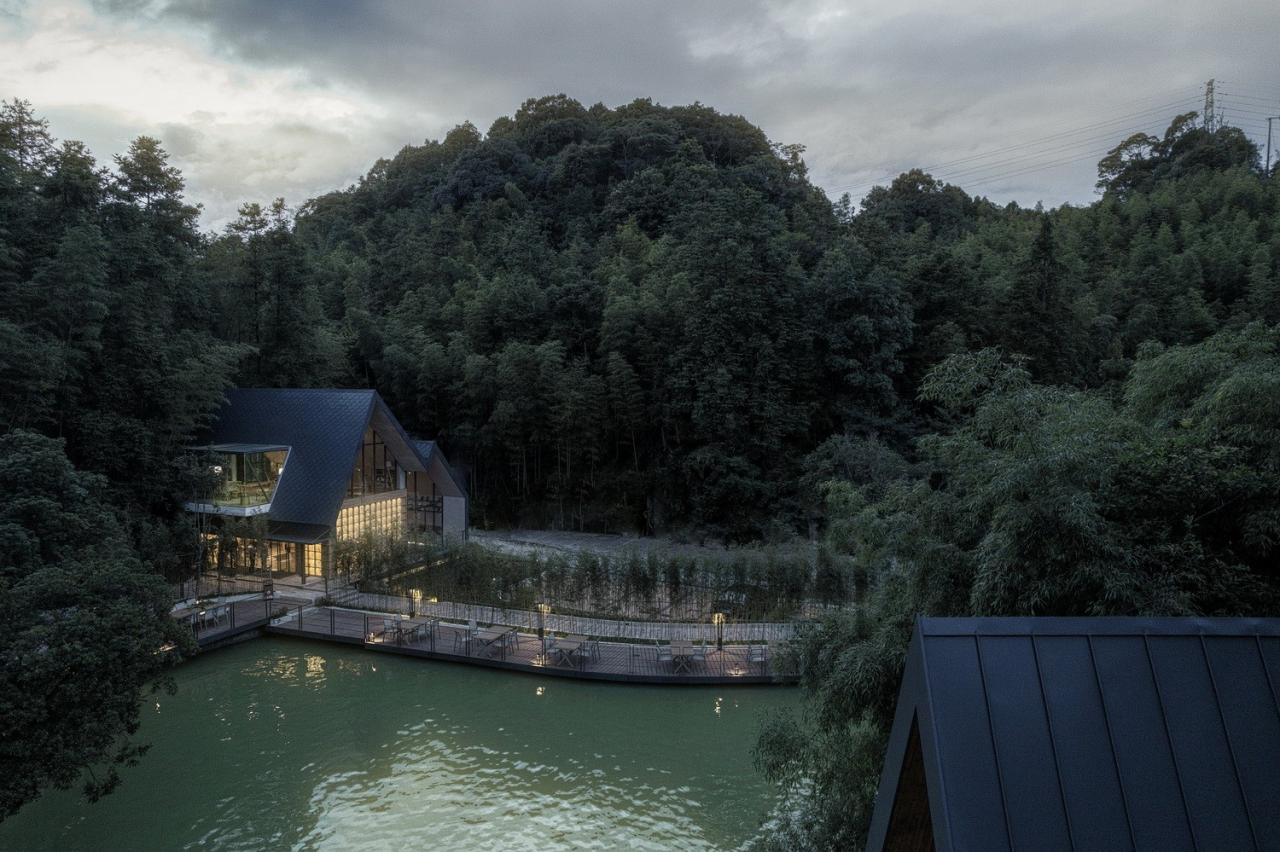 BIM建筑|南昆秘境高山书屋 / 城外建筑