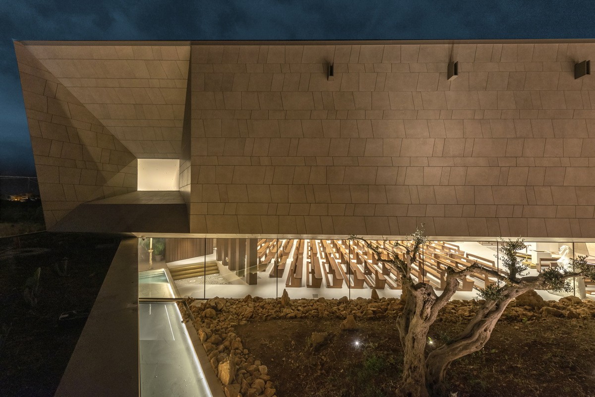 BIM建筑|Redemptoris Mater 教堂 / Studio Kuadra