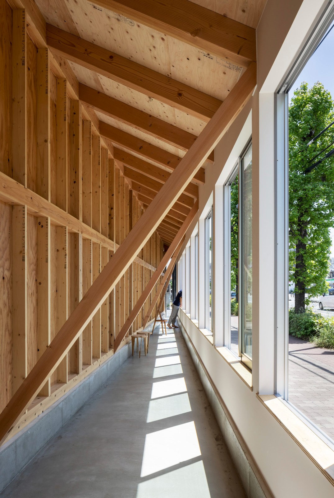 BIM建筑|4x59米三角地，YOKONAGAYA 美容院 / Office for Environment Architecture