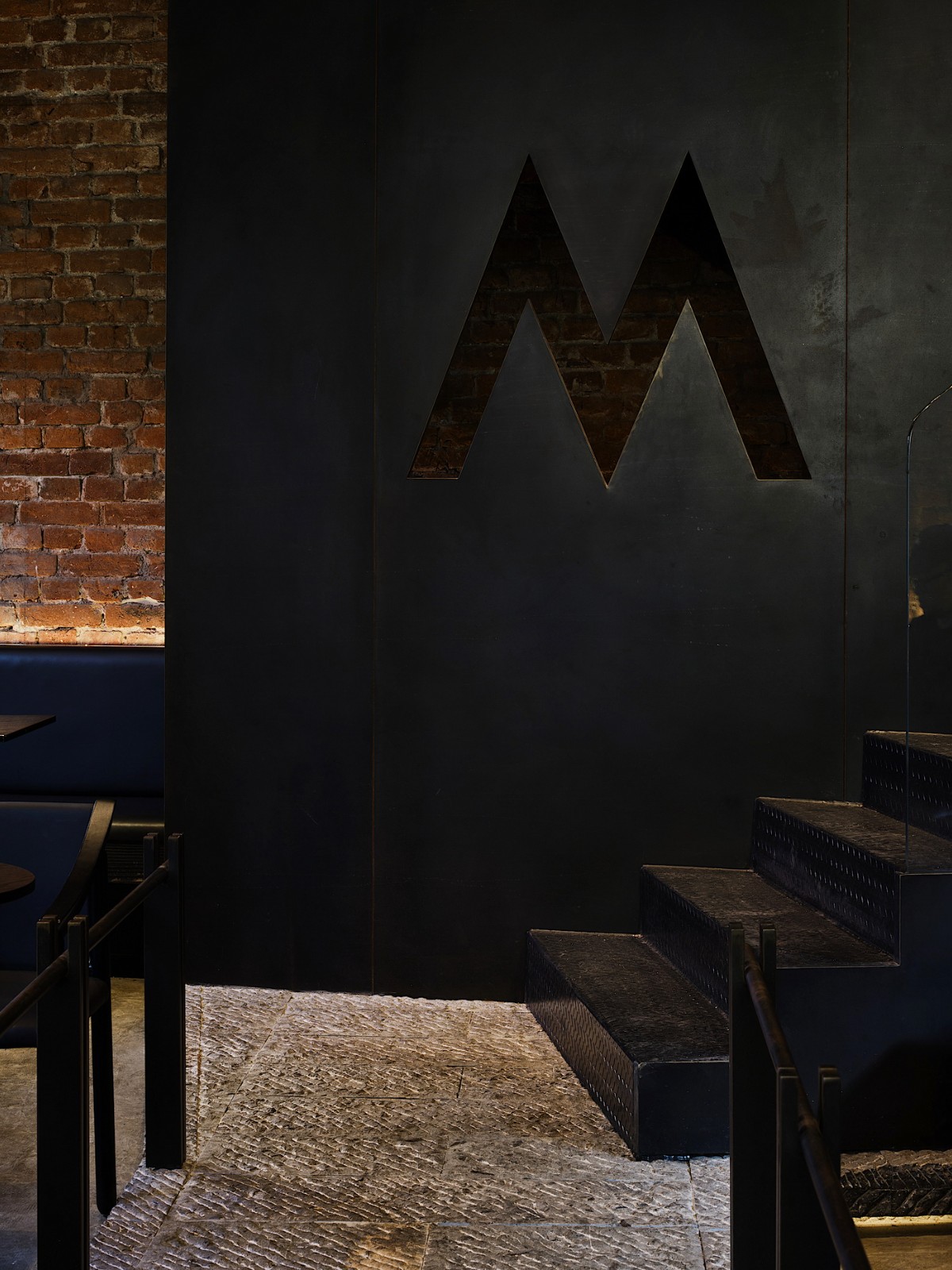 BIM建筑|「百年对谈」M stand-青岛银鱼巷旗舰店 / 平衡空间设计