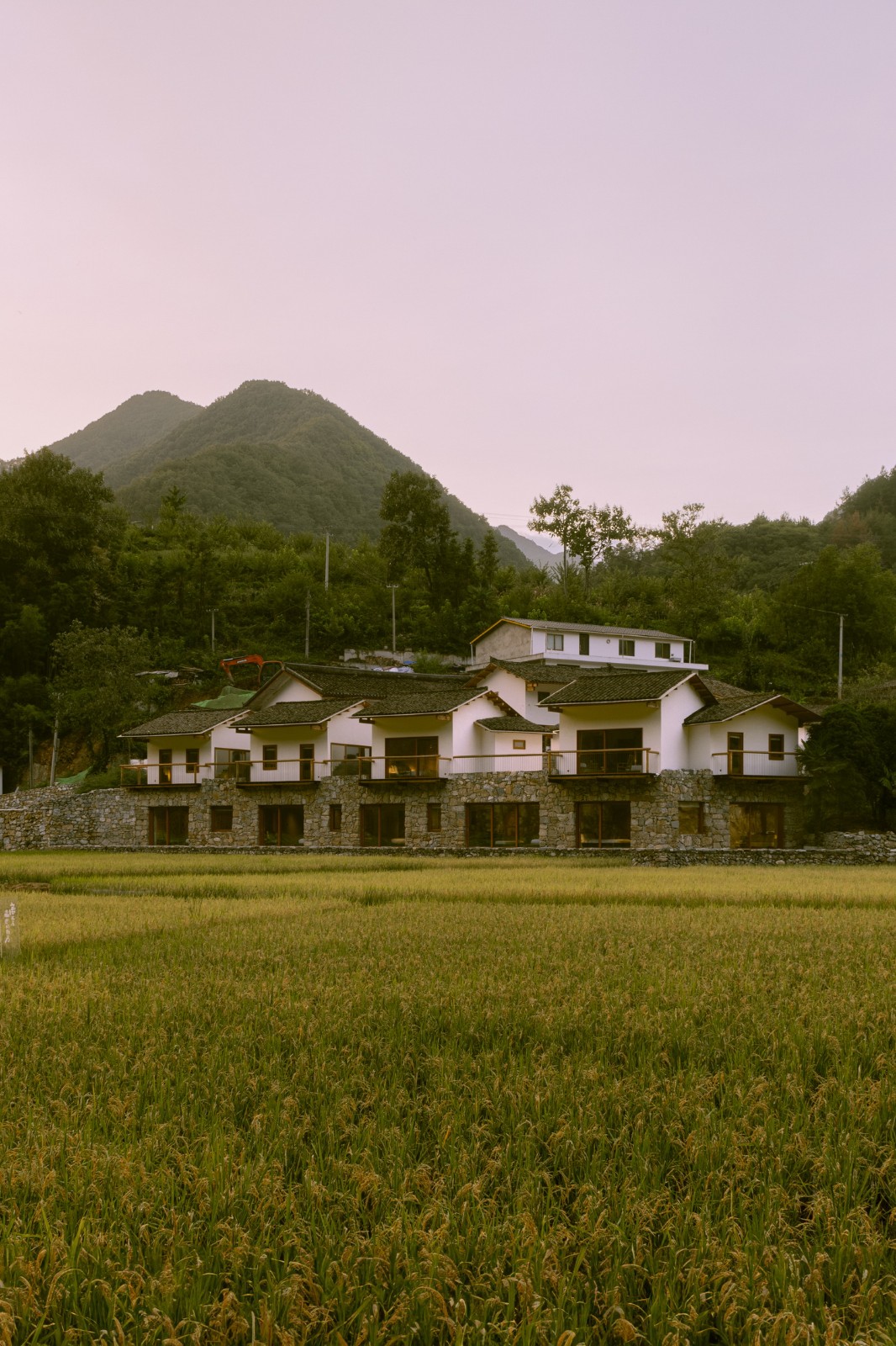 BIM建筑|鹿柴山集 精品民宿 / 小大建筑