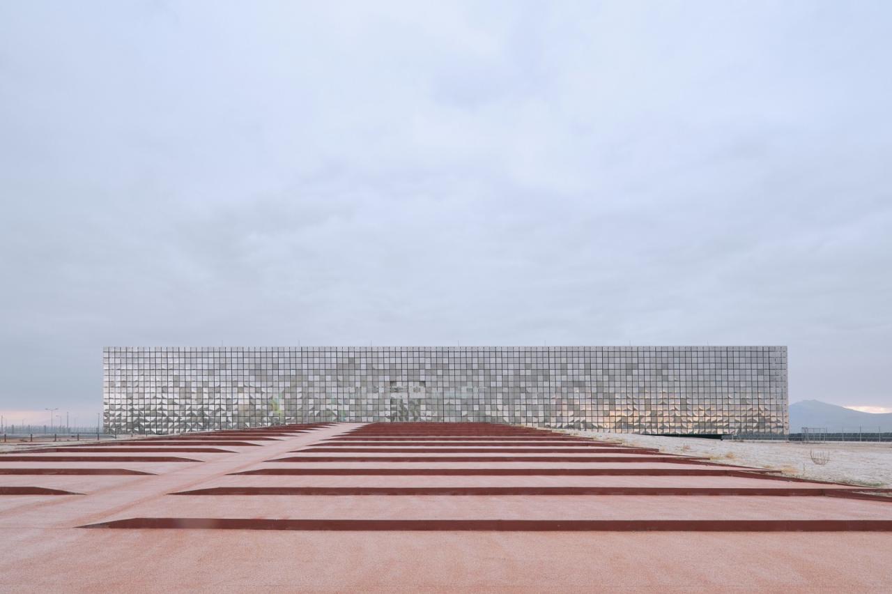 BIM建筑|沙漠中闪烁，欧洲最大太阳能发电厂 / Bilgin Architects