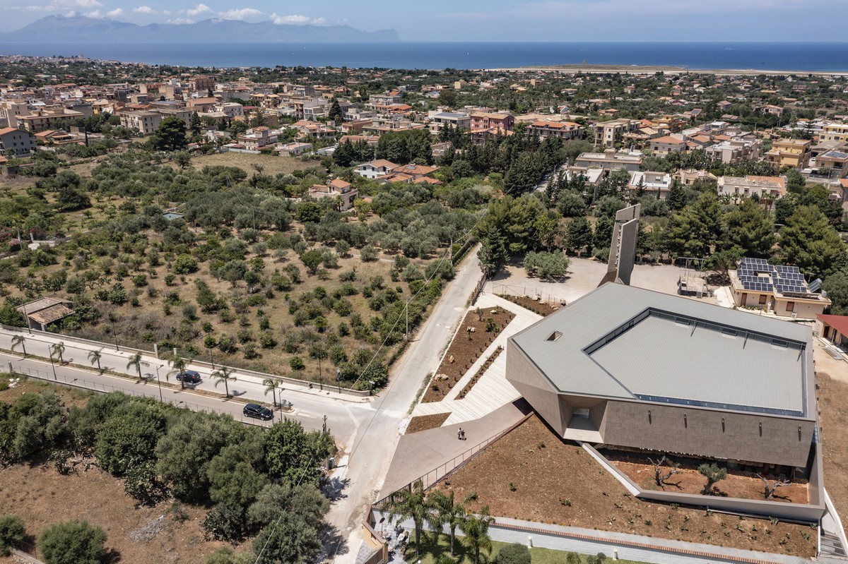 BIM建筑|Redemptoris Mater 教堂 / Studio Kuadra