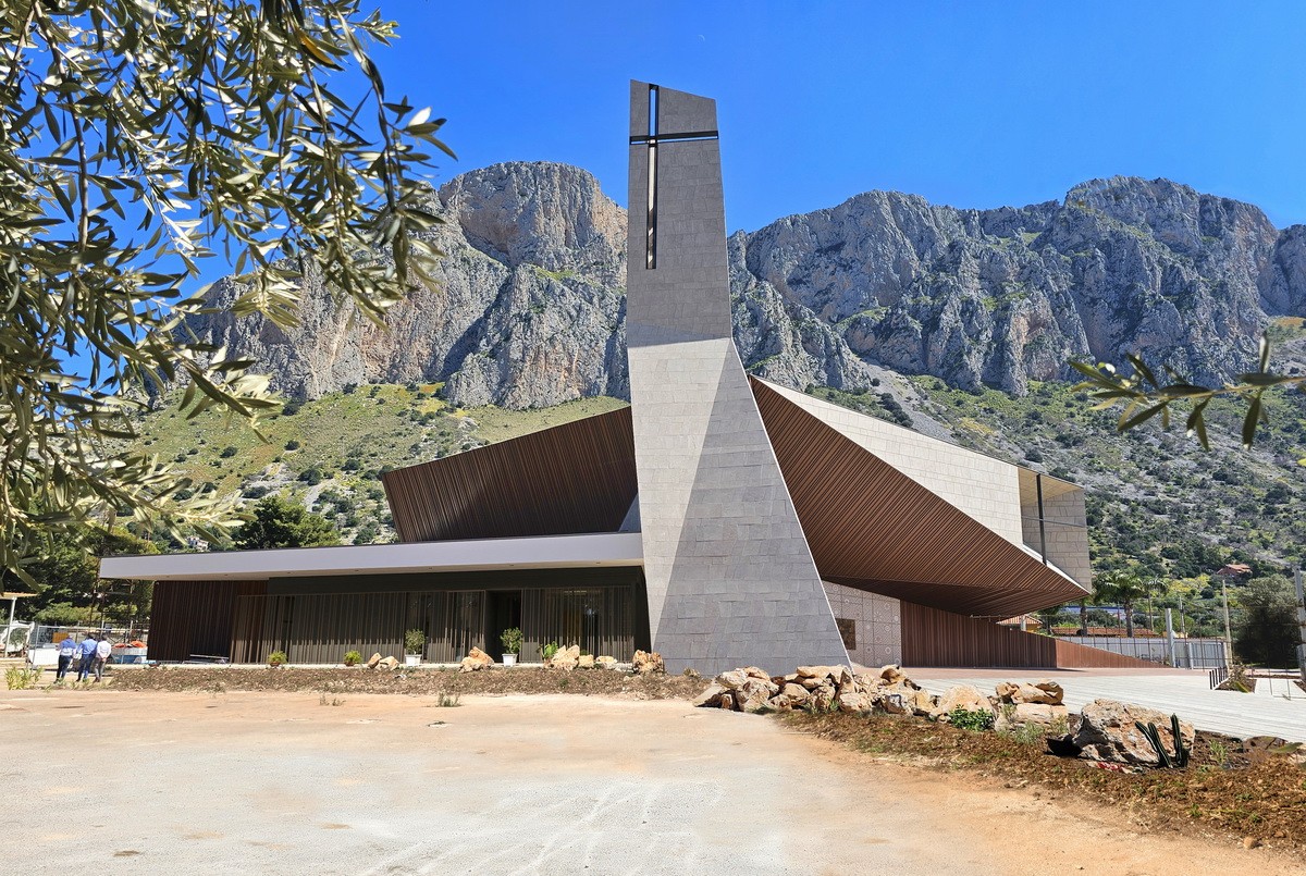 BIM建筑|Redemptoris Mater 教堂 / Studio Kuadra