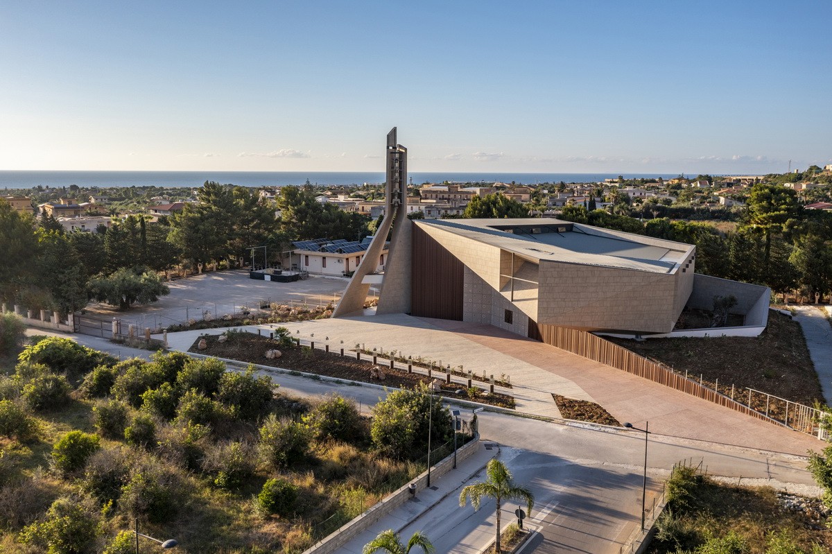 BIM建筑|Redemptoris Mater 教堂 / Studio Kuadra