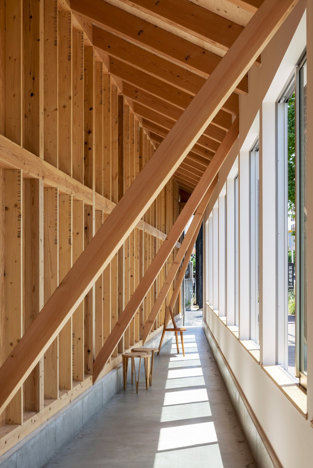 BIM建筑|4x59米三角地，YOKONAGAYA 美容院 / Office for Environment Architecture