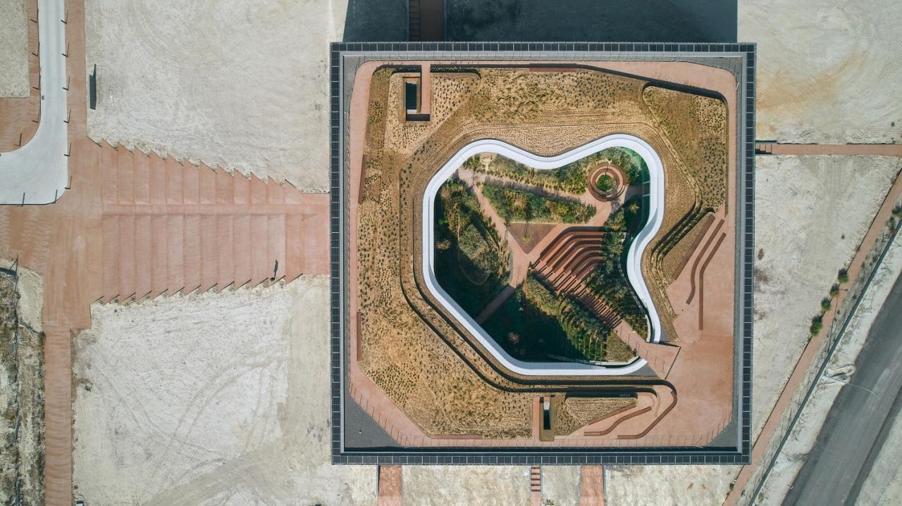 BIM建筑|沙漠中闪烁，欧洲最大太阳能发电厂 / Bilgin Architects