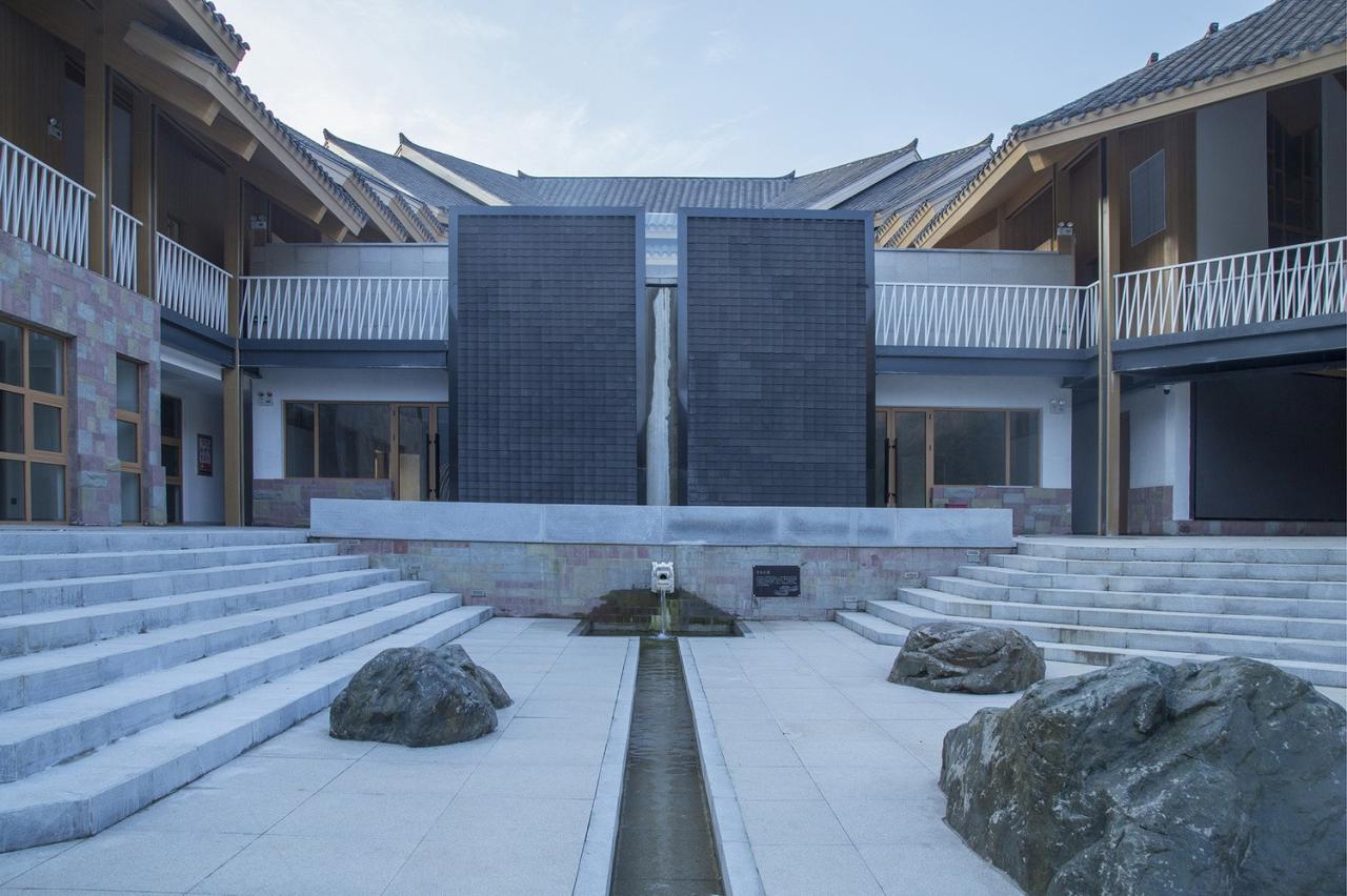 BIM建筑|龙形建筑：康县全域旅游游客集散中心 / 共生建筑Farmerson Architects