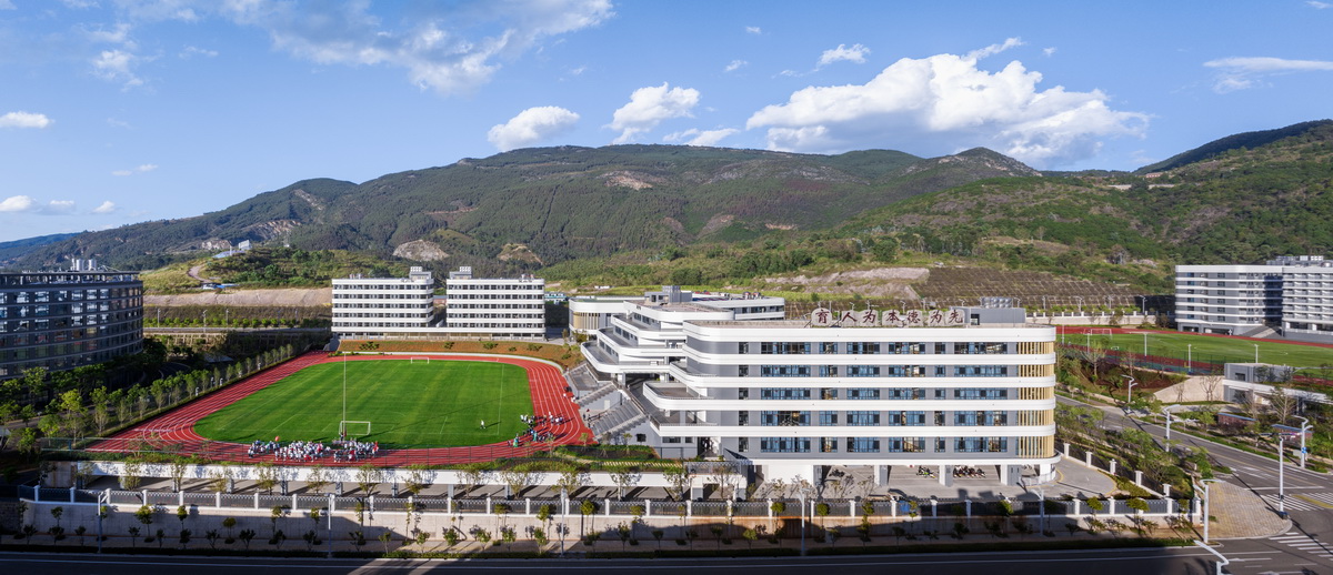 BIM建筑|在山边眺望云朵:云南省玉溪弘玉中学设计记 / 思序产教融合研究中心