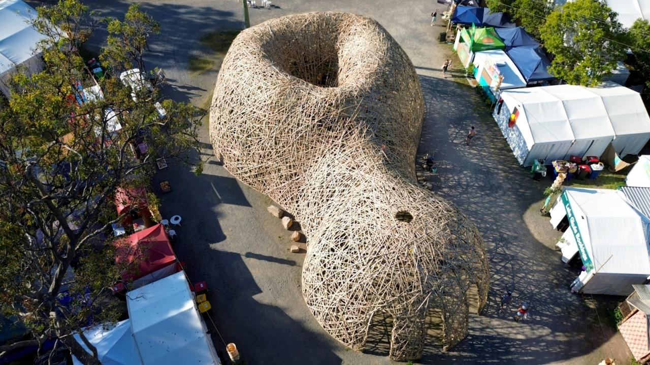 BIM建筑|‘蛹’入口展馆 / Cave Urban