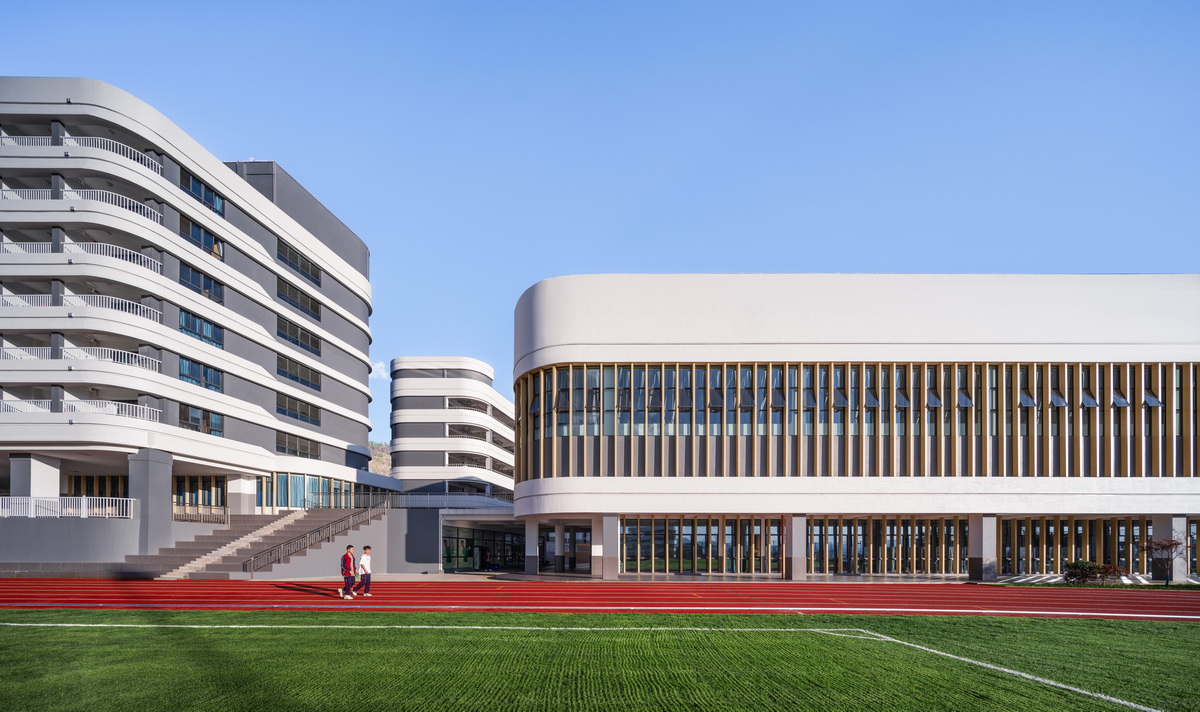 BIM建筑|在山边眺望云朵:云南省玉溪弘玉中学设计记 / 思序产教融合研究中心