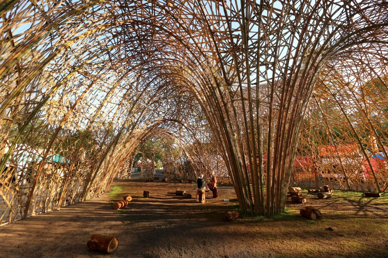 BIM建筑|‘蛹’入口展馆 / Cave Urban