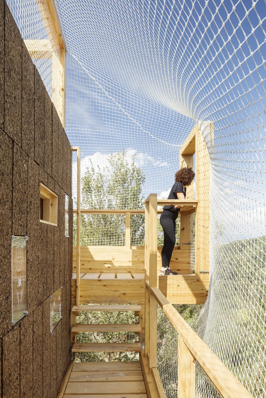 BIM建筑|巴塞罗那森林中出现木材研究馆