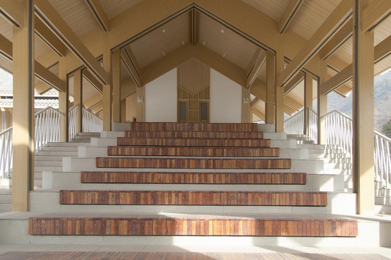 BIM建筑|龙形建筑：康县全域旅游游客集散中心 / 共生建筑Farmerson Architects