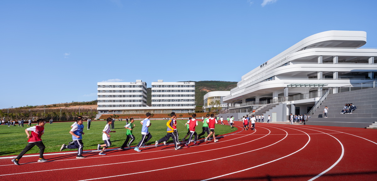 BIM建筑|在山边眺望云朵:云南省玉溪弘玉中学设计记 / 思序产教融合研究中心