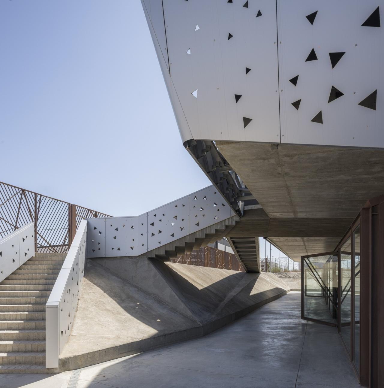 BIM建筑|微生物化学实验室 / PENELAS ARCHITECTS