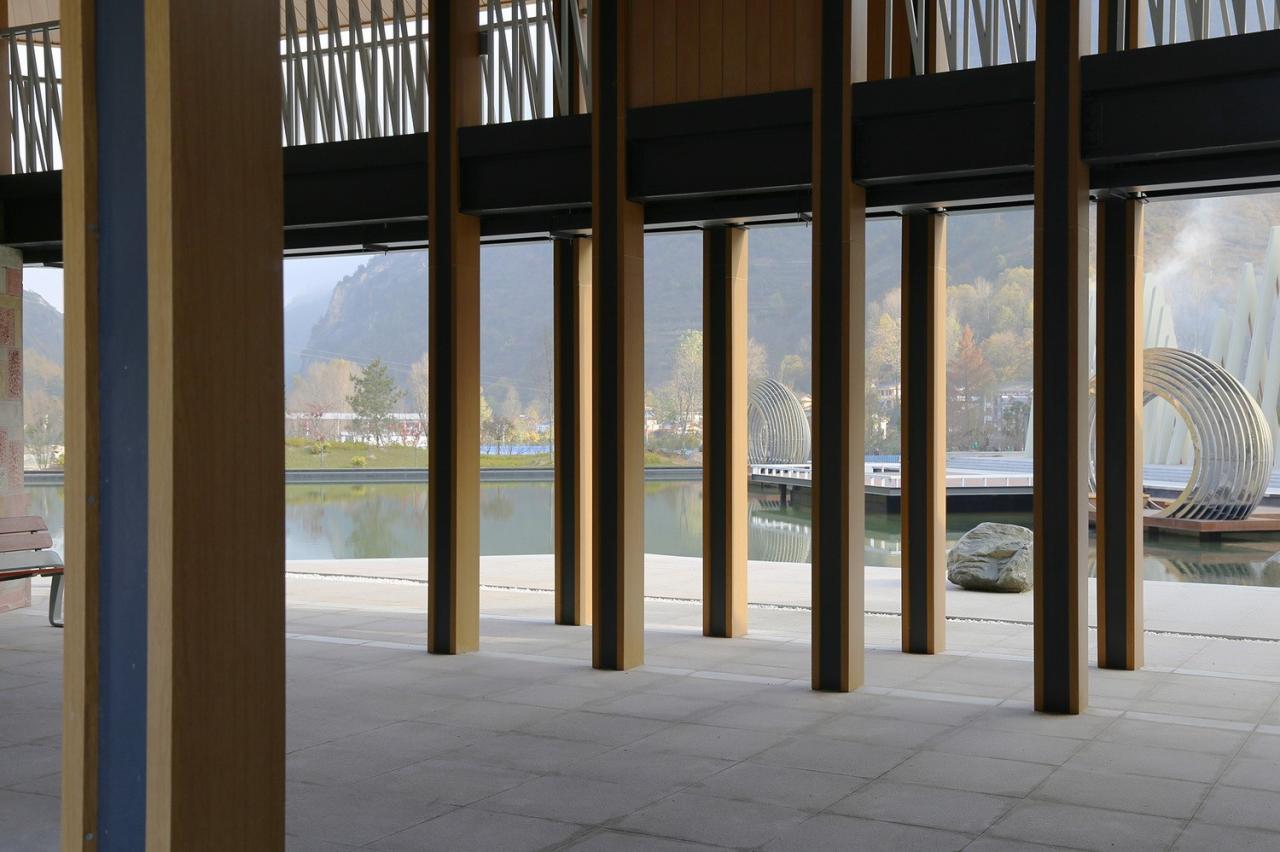 BIM建筑|龙形建筑：康县全域旅游游客集散中心 / 共生建筑Farmerson Architects