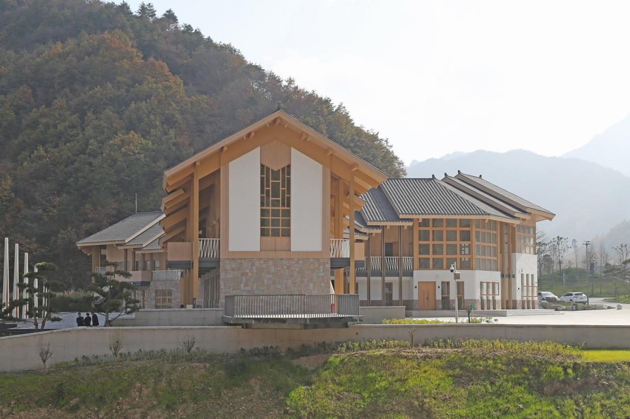 BIM建筑|龙形建筑：康县全域旅游游客集散中心 / 共生建筑Farmerson Architects
