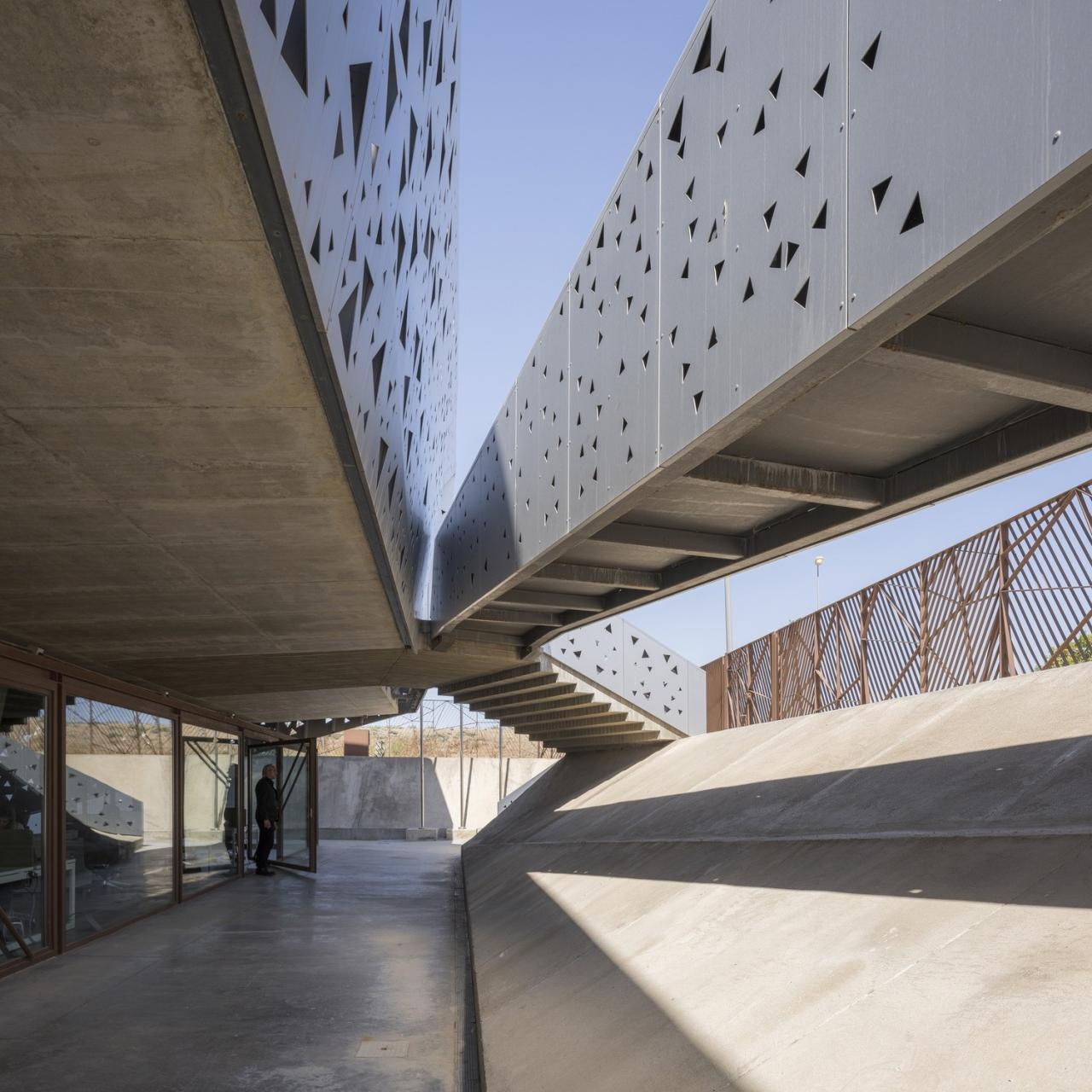 BIM建筑|微生物化学实验室 / PENELAS ARCHITECTS