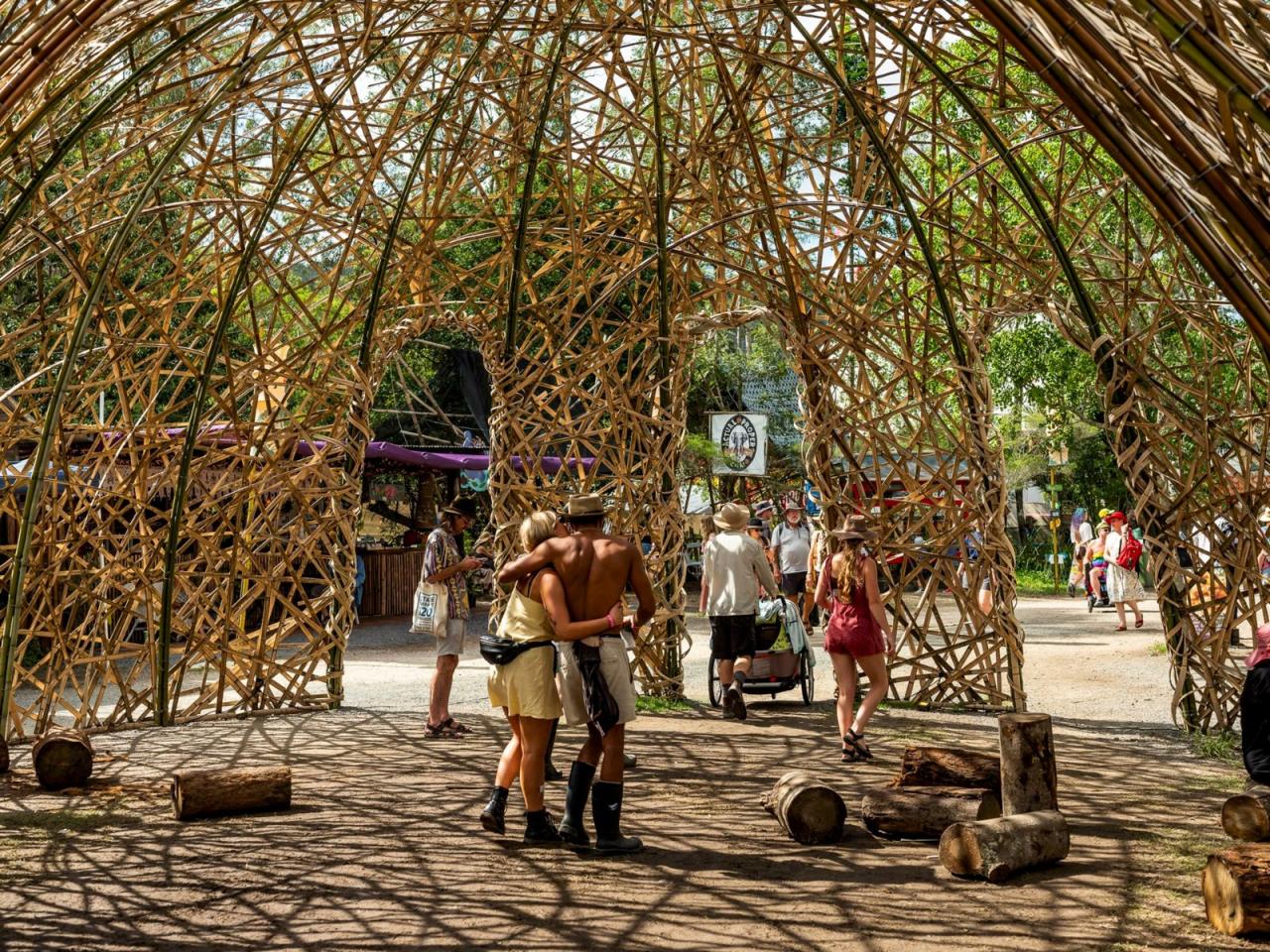 BIM建筑|‘蛹’入口展馆 / Cave Urban