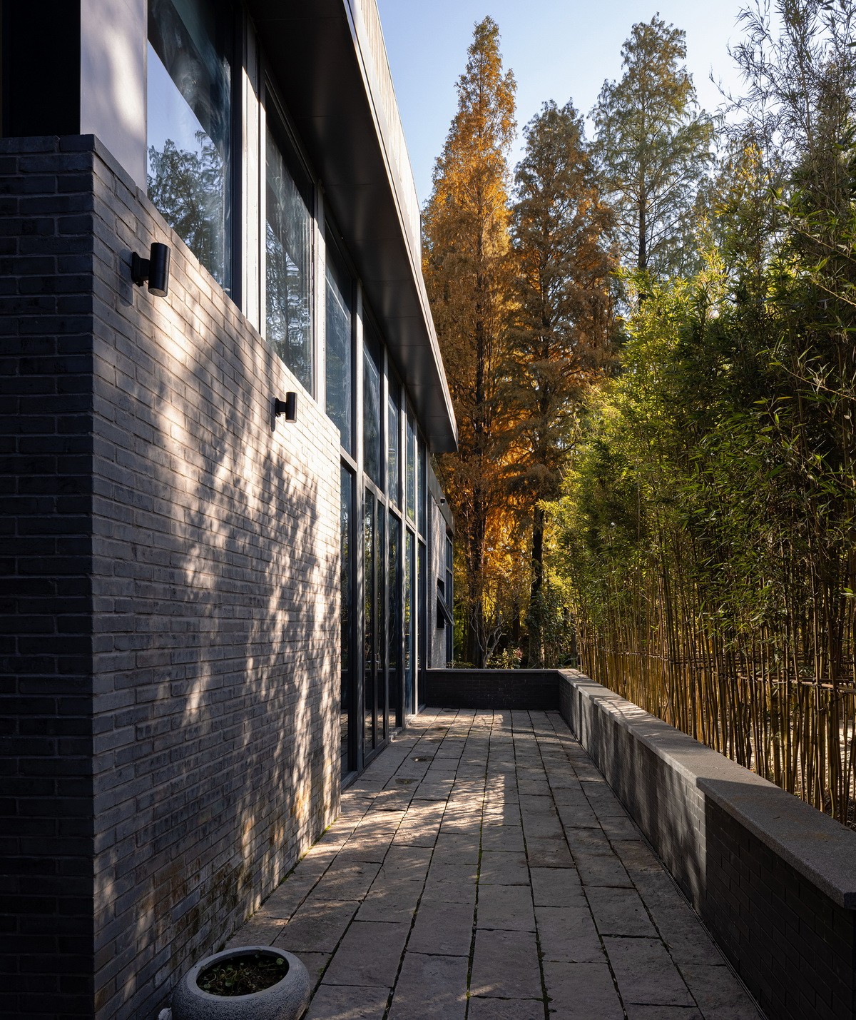 BIM建筑|桐乡濮院红旗漾杉林部落共享餐厅 / 上海严旸建筑设计工作室