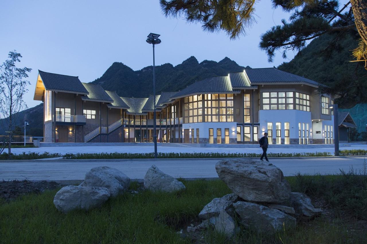 BIM建筑|龙形建筑：康县全域旅游游客集散中心 / 共生建筑Farmerson Architects