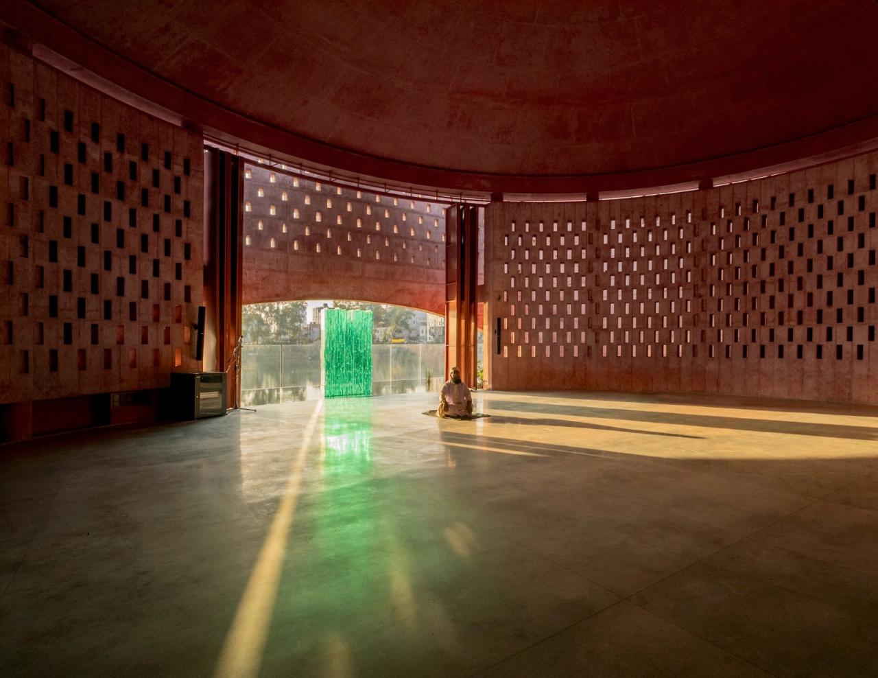 BIM建筑|泽本内萨清真寺 / Studio Morphogenesis