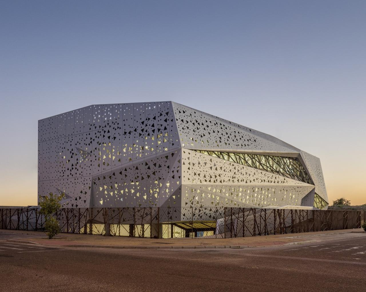 BIM建筑|微生物化学实验室 / PENELAS ARCHITECTS