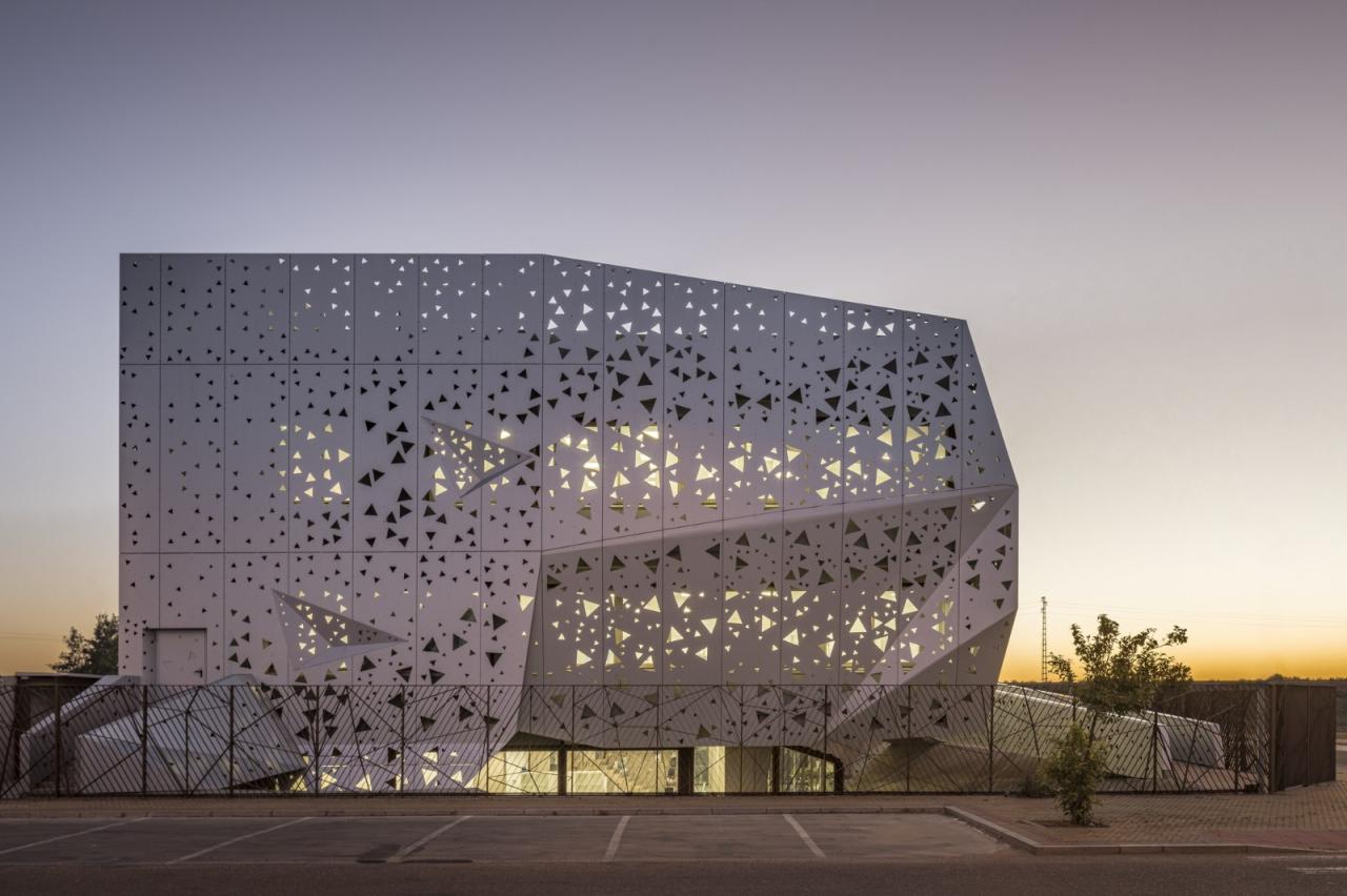 BIM建筑|微生物化学实验室 / PENELAS ARCHITECTS