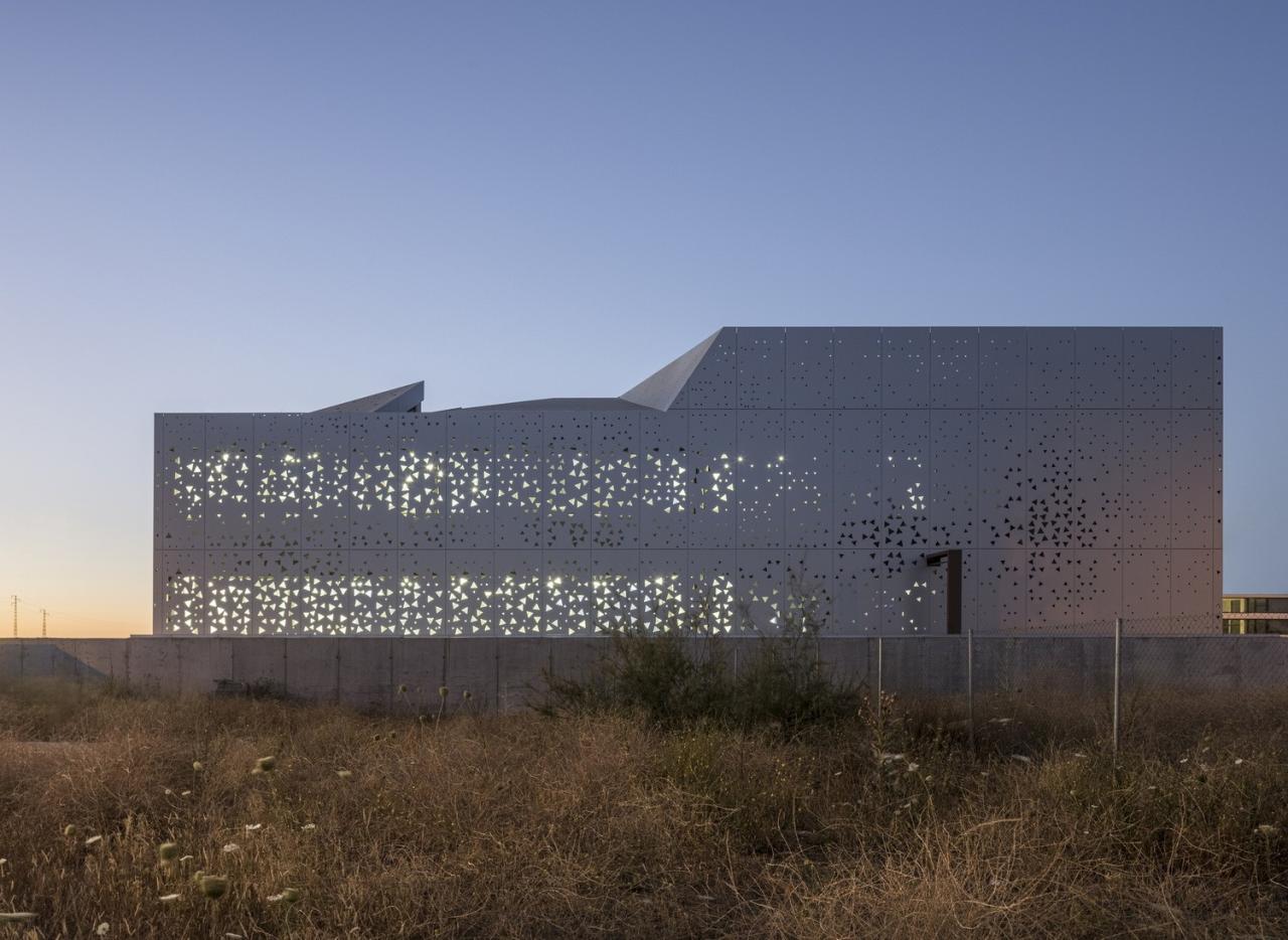 BIM建筑|微生物化学实验室 / PENELAS ARCHITECTS
