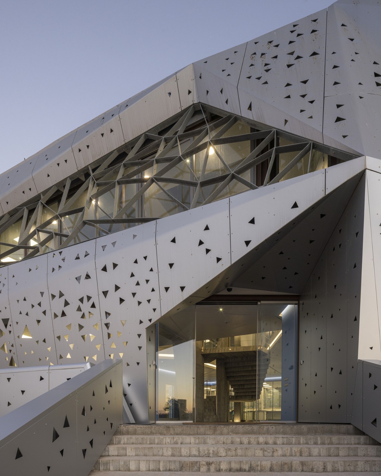 BIM建筑|微生物化学实验室 / PENELAS ARCHITECTS