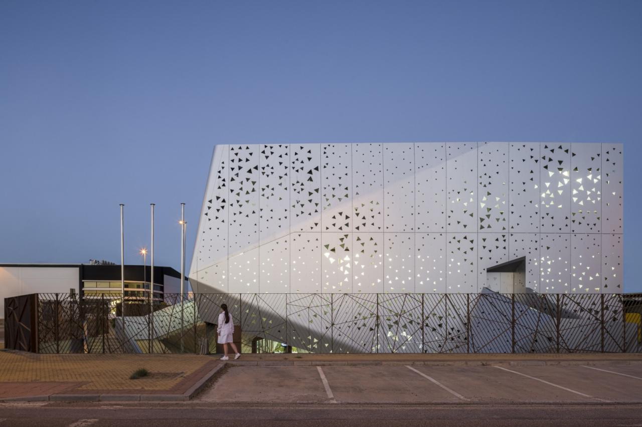 BIM建筑|微生物化学实验室 / PENELAS ARCHITECTS