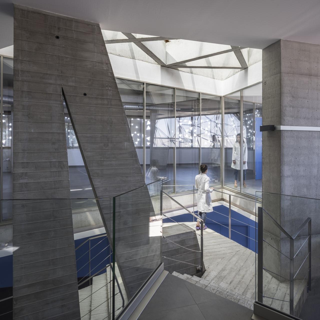 BIM建筑|微生物化学实验室 / PENELAS ARCHITECTS