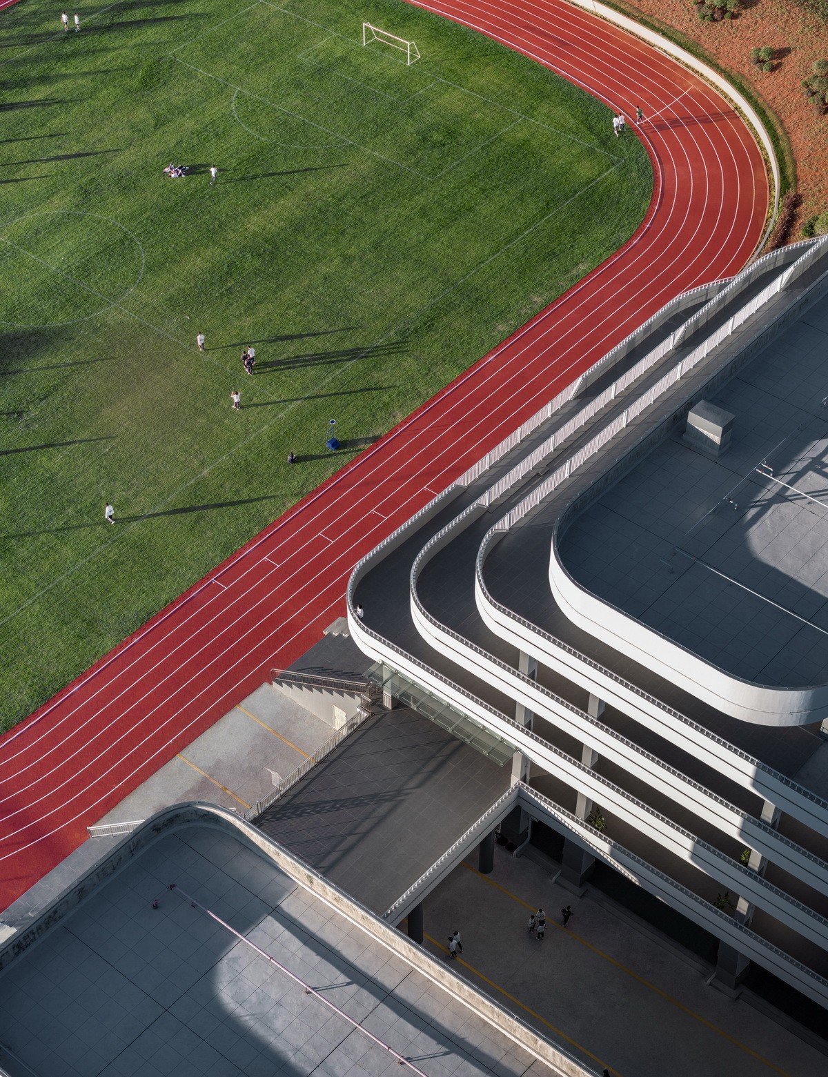 BIM建筑|在山边眺望云朵:云南省玉溪弘玉中学设计记 / 思序产教融合研究中心