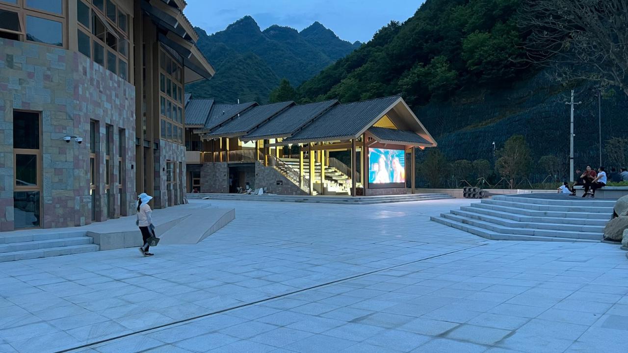 BIM建筑|龙形建筑：康县全域旅游游客集散中心 / 共生建筑Farmerson Architects