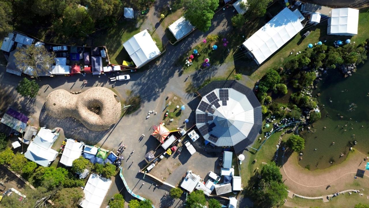 BIM建筑|‘蛹’入口展馆 / Cave Urban