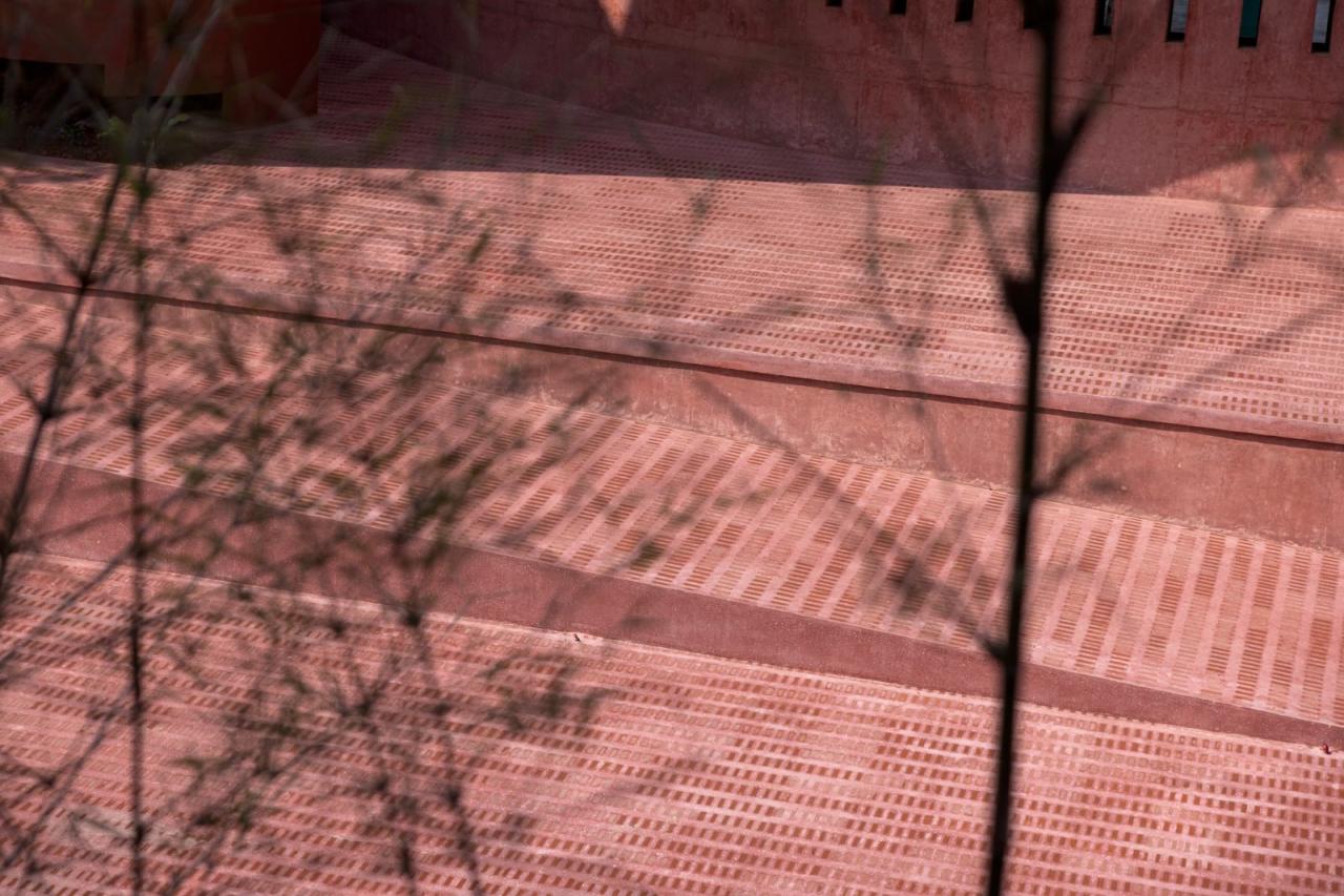 BIM建筑|泽本内萨清真寺 / Studio Morphogenesis