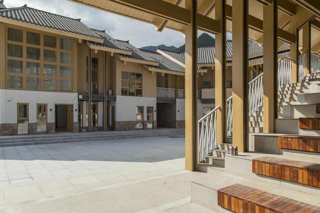 BIM建筑|龙形建筑：康县全域旅游游客集散中心 / 共生建筑Farmerson Architects