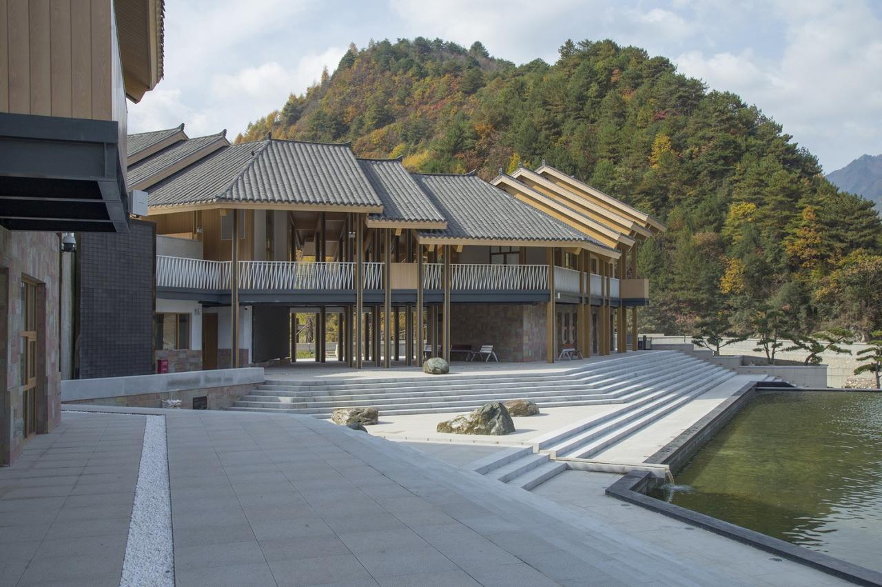 BIM建筑|龙形建筑：康县全域旅游游客集散中心 / 共生建筑Farmerson Architects