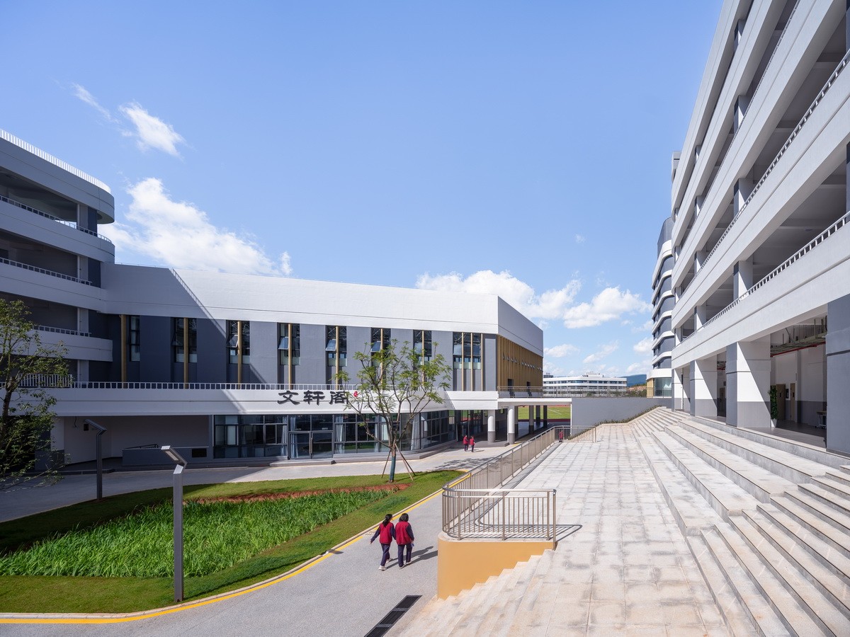 BIM建筑|在山边眺望云朵:云南省玉溪弘玉中学设计记 / 思序产教融合研究中心