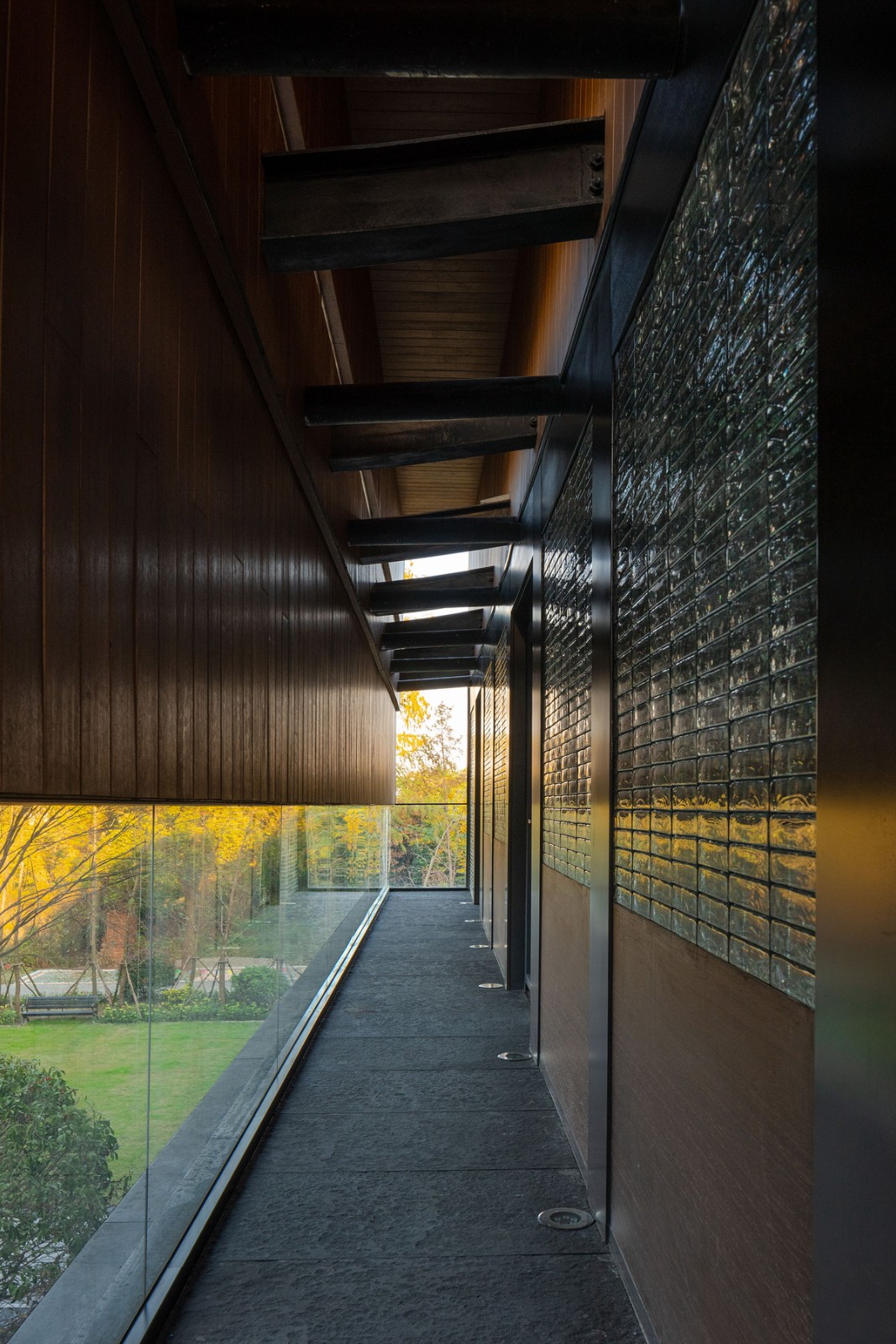 BIM建筑|桐乡濮院红旗漾杉林部落共享餐厅 / 上海严旸建筑设计工作室