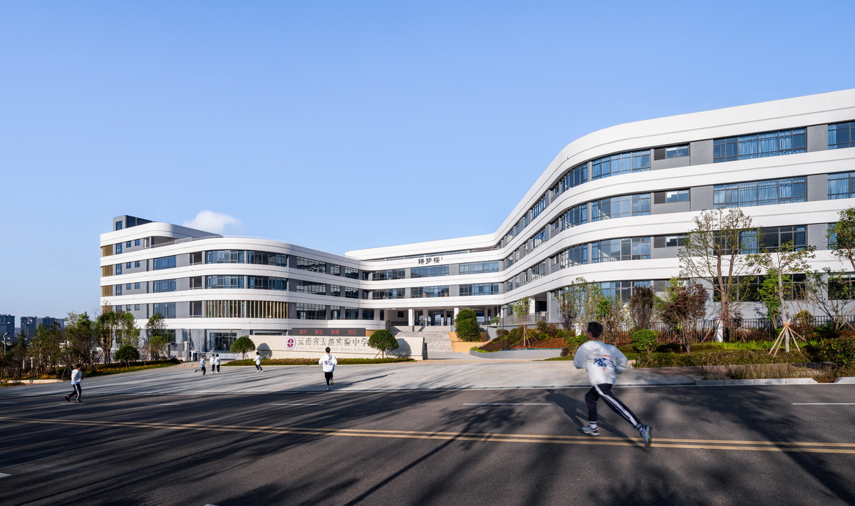 BIM建筑|在山边眺望云朵:云南省玉溪弘玉中学设计记 / 思序产教融合研究中心