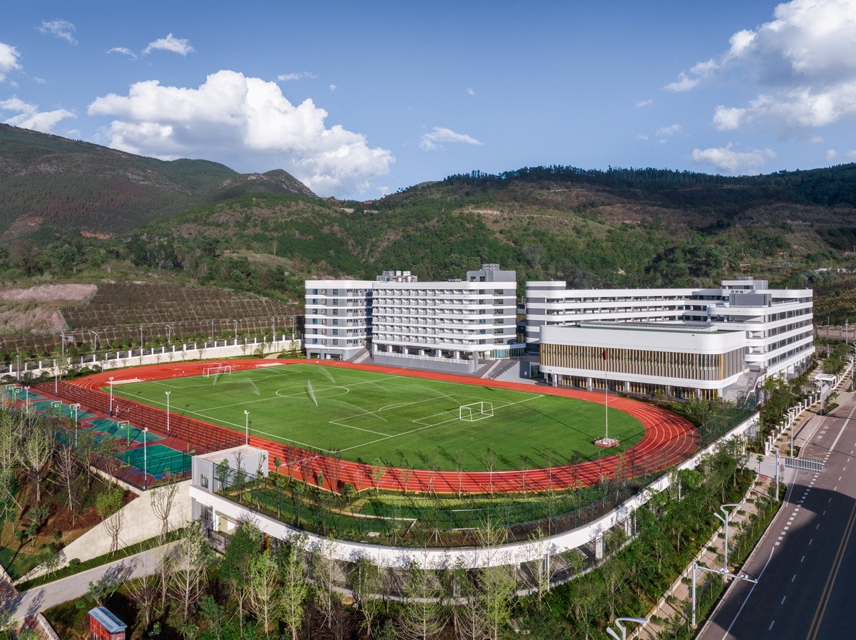 BIM建筑|在山边眺望云朵:云南省玉溪弘玉中学设计记 / 思序产教融合研究中心