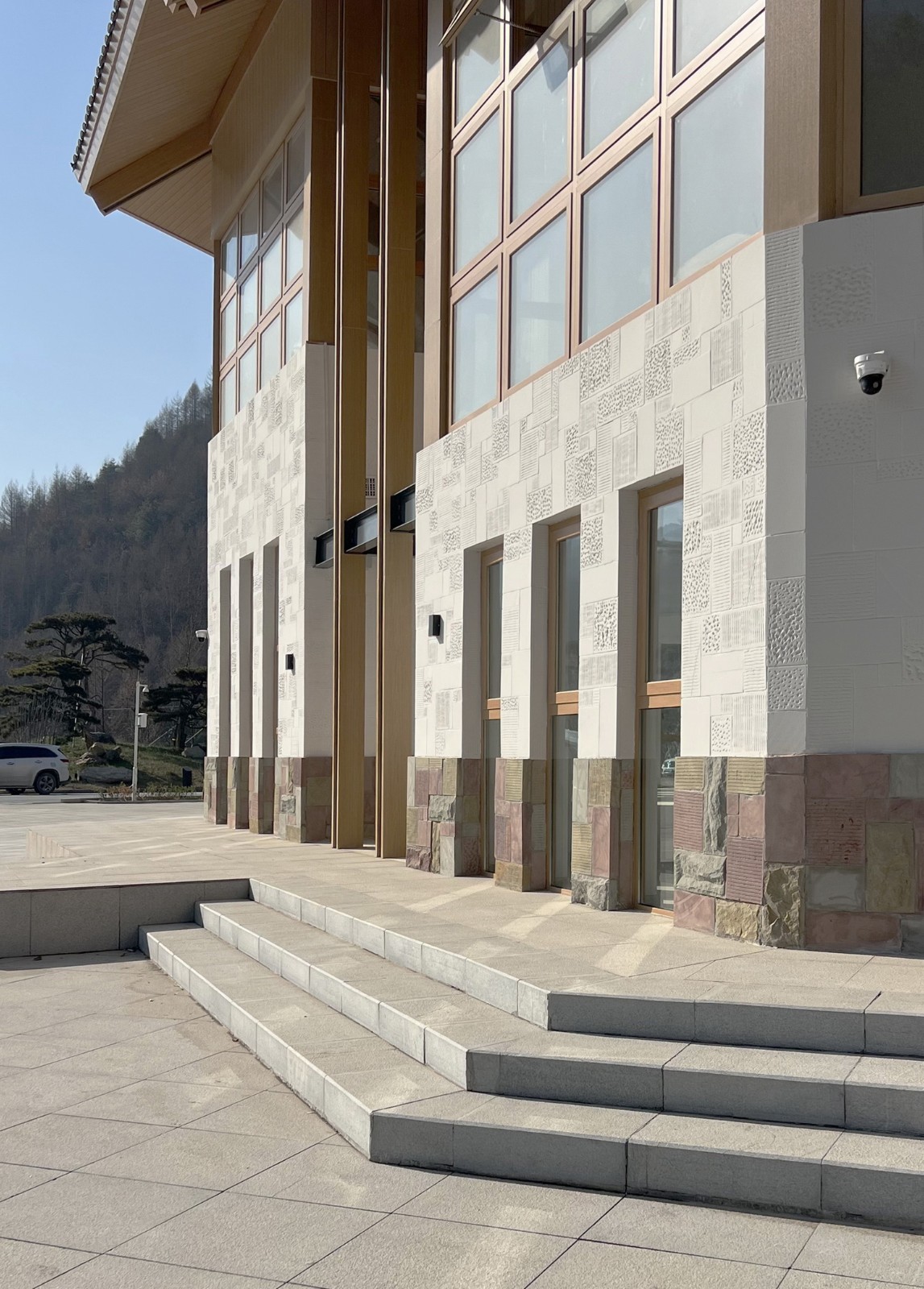 BIM建筑|龙形建筑：康县全域旅游游客集散中心 / 共生建筑Farmerson Architects