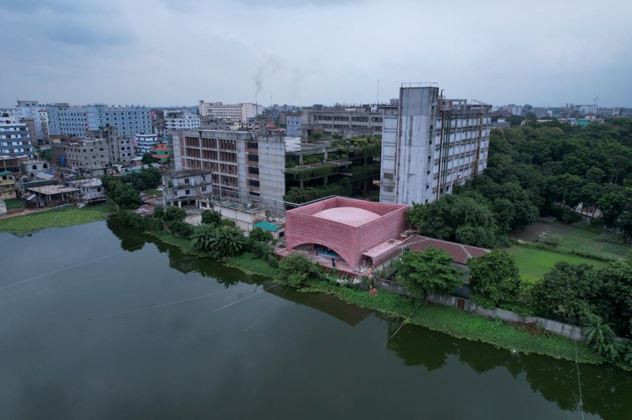 BIM建筑|泽本内萨清真寺 / Studio Morphogenesis