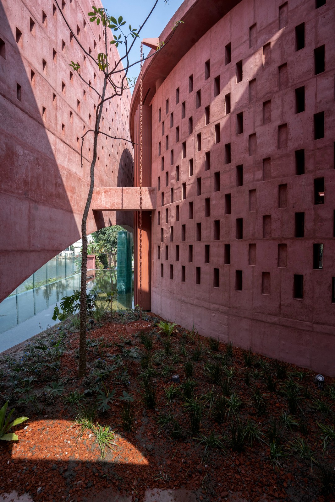 BIM建筑|泽本内萨清真寺 / Studio Morphogenesis